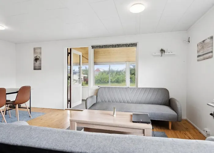The Lucky Peer - 120m2 House 4 Bedroom House - Full Kitchen & Free Parking Lägenhet Odense